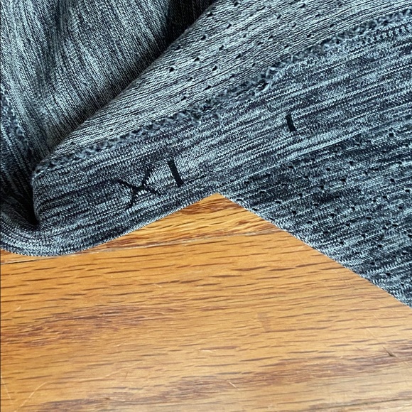 Lululemon Mens Short Sleeve Size XL - Picture 4 of 6